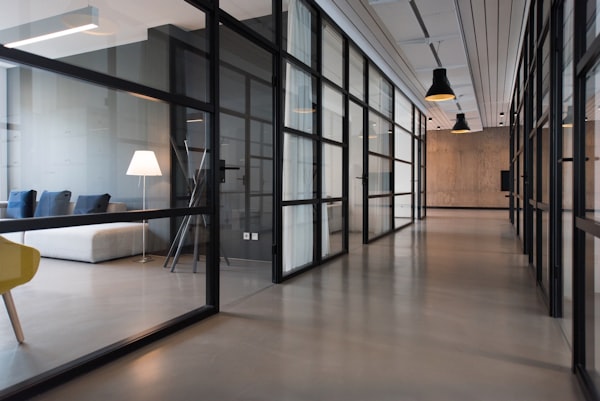 生态环境局办公室工作场景